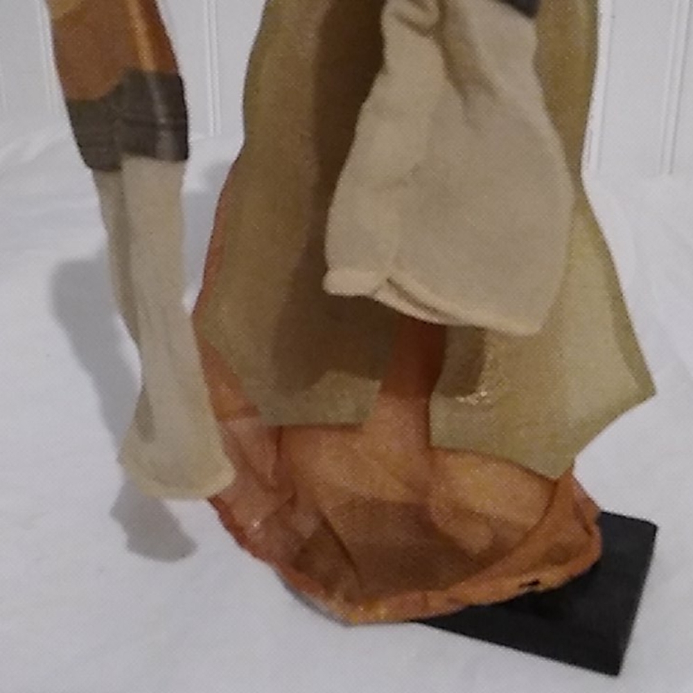 SALE Vintage Handcrafted Korean Woman - Picture 4 of 16